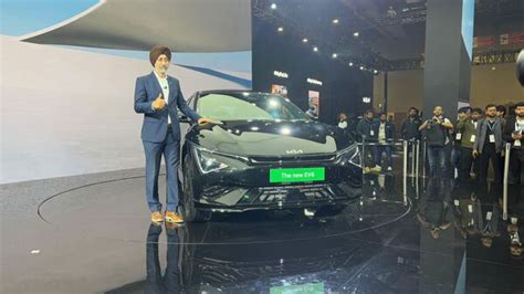 2025 Kia EV6 launched at ₹65.9 lakh, gets a bigger battery but reduced ...