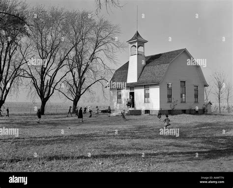 1940s RURAL ONE-ROOM SCHOOLHOUSE WITH KIDS OUTSIDE ON GROUNDS Stock ...