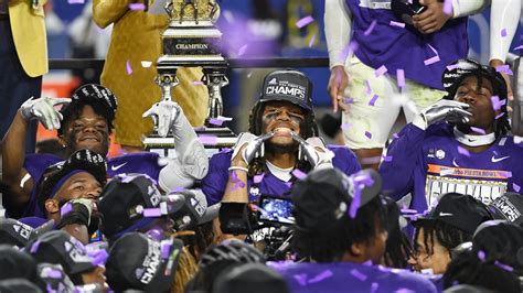 T.C.U. Upends Michigan in Wild Playoff Semifinal - The New York Times