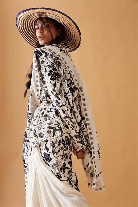 Sobhita Dhulipala shows you how to work the bold-yet-delicate runway ...