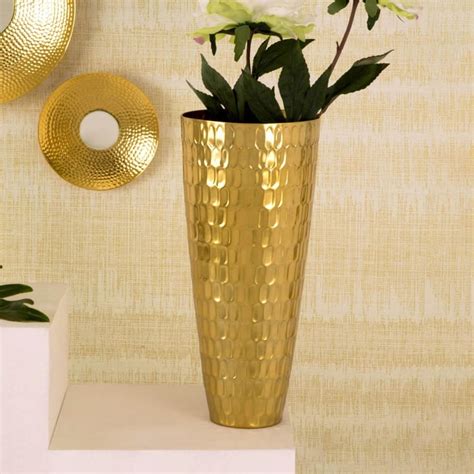 Buy Splendid Sichuan Textured Vase from Home Centre at just INR 1599.0