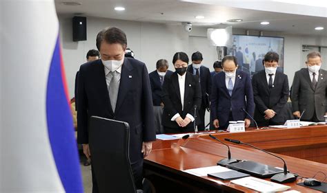 韩国总统尹锡悦首次就梨泰院踩踏事故公开道歉|尹锡悦|韩国总统|韩联社_新浪新闻