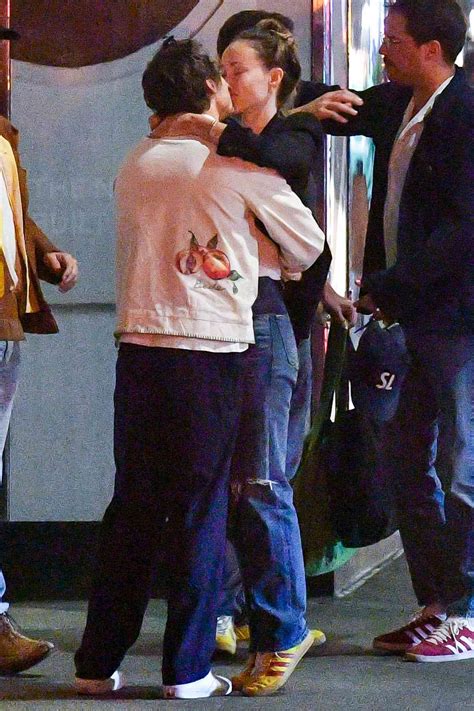 Harry Styles Girlfriend Taylor Swift Kissing