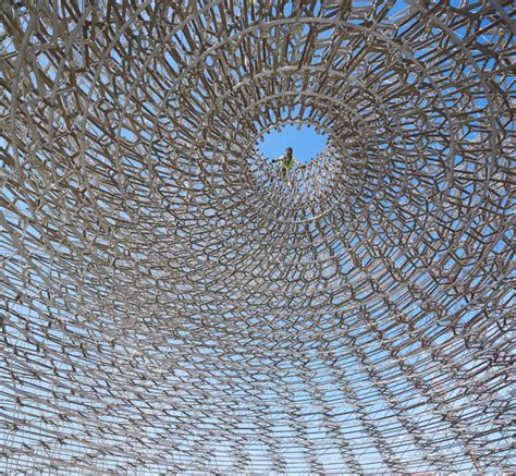 英国皇家植物园里的“蜂巢”雕塑