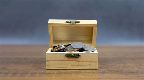 Vastu Tips: बैडरूम में Cash Box रखने के लिए ये जगह है बेस्ट, जल्द ही धन ...