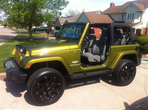 Rescue Green 08 Sahara on 20's! | Green jeep, Green jeep wrangler, Jeep wrangler colors