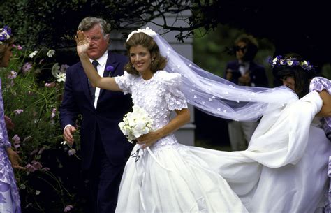 Caroline kennedy wedding dress carolina herrera | Beachweddingtips.com