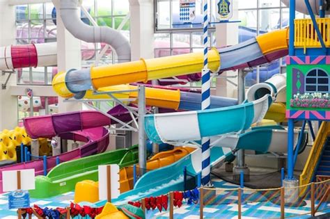 Michigan’s first swim-up bar and largest indoor waterpark is making ...
