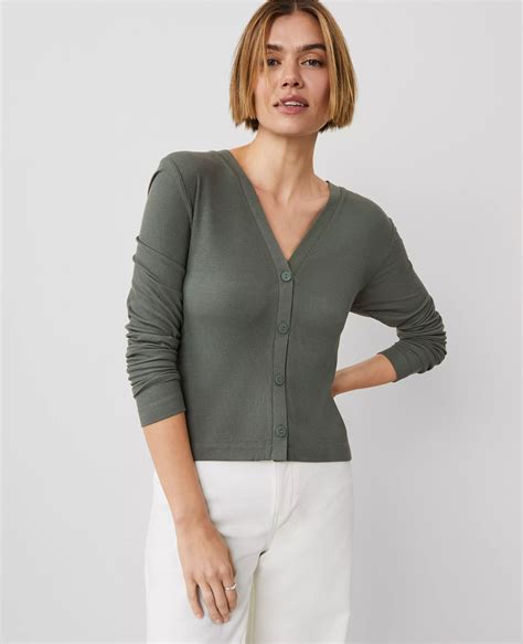 Fitted V-Neck Cardigan