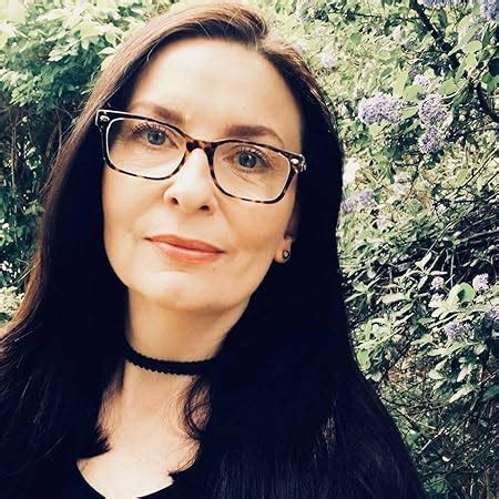 Amazon.in: Samantha Hayes: books, biography, latest update