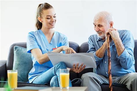 Doppelfunktionale Hilfsmittel: Mehr Möglichkeiten für Pflegefachkräfte ...