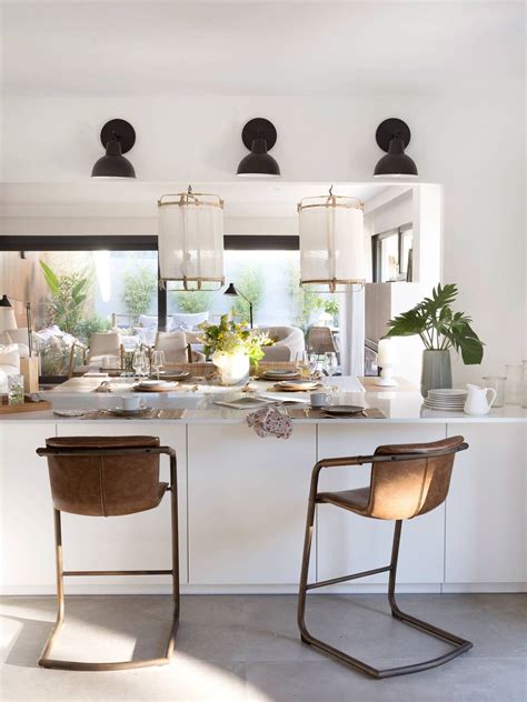 35 cocinas con barra bonitas y prácticas para inspirarte