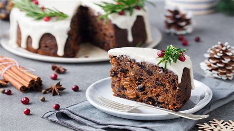 How To Bake A Keto Christmas Cake | Wellversed