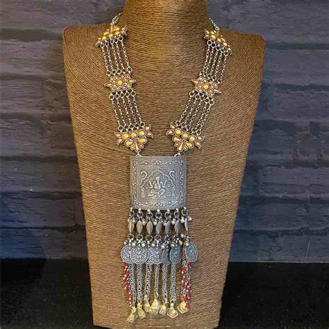 Buy Maximalist Silver Chain Necklace With Silver Tassels Online – Mymotifs