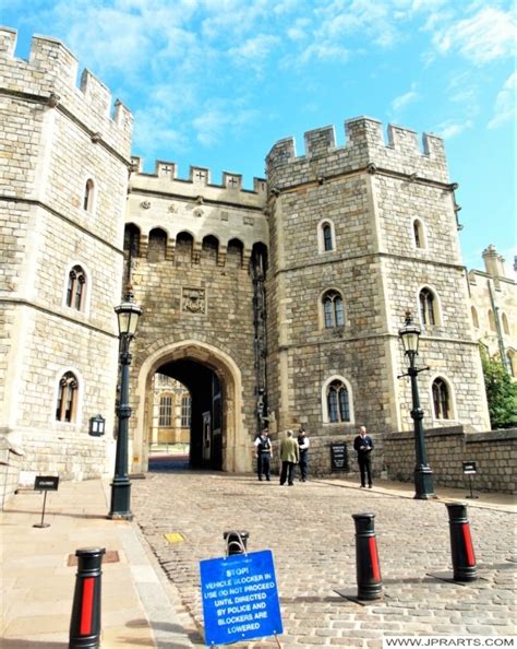 Windsor Castle In England - Photos And Videos Of This Castle In Windsor.
