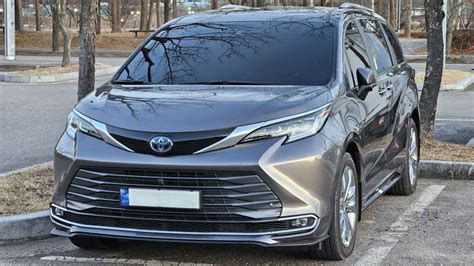 10 Minivans With Excellent Gas Mileage & 10 That Disappoint