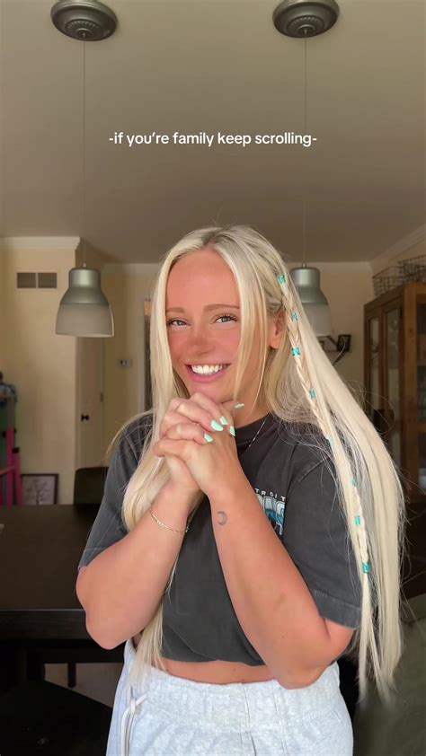 Erica Lovely (@erica_lovelyyy) - Urlebird