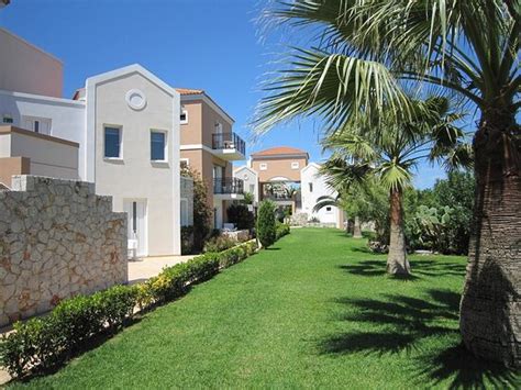 Lito Beach Hotel Restaurant: Pictures & Reviews - Tripadvisor