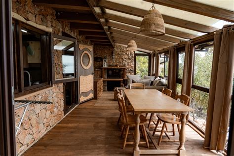 Hobbit House Beli › Alloggio › Pensione Tramontana / Diving base Beli ...