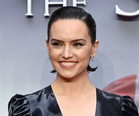 'Star Wars' Star Reveals Graves' Disease Diagnosis | Newsmax.com