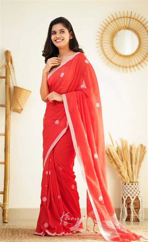 Azhagi - Red Cotton Saree – Ivalinmabia