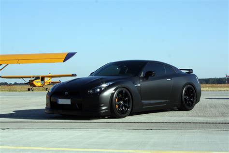AVUS PERFORMANCE Nissan GT-R - the Batmobile Reloaded