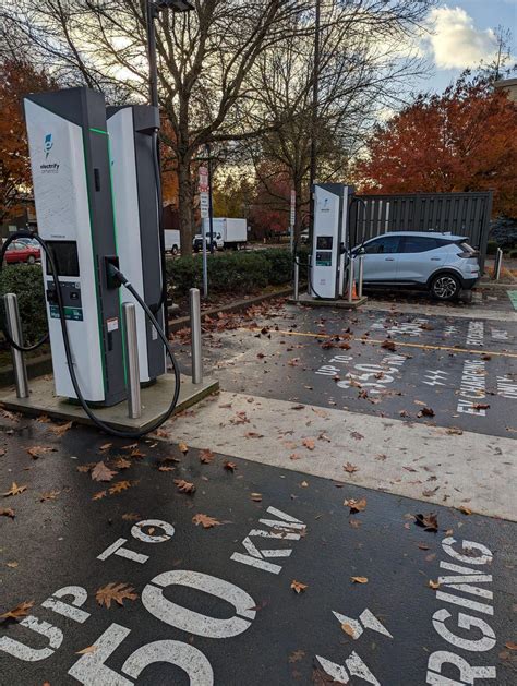 Fred Meyer (1) | Wilsonville, OR | EV Station