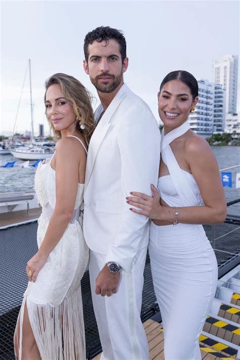 SI HOY FUERA AYER - Escupiré sobre sus tumbas - LETRAS.COM