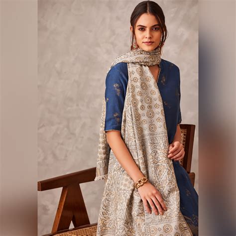 Buy Caspara Jacquard Woolen Stole Online | Shingora