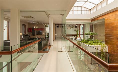 How to Use Glass to Visually Expand Space Within Your Home