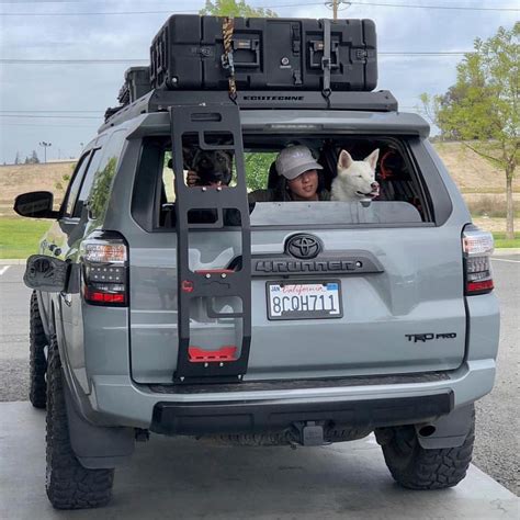 4Runner Lifestyle on Instagram: "This ladder 😍 Owner: @4runningmutts" | Camiones toyota ...
