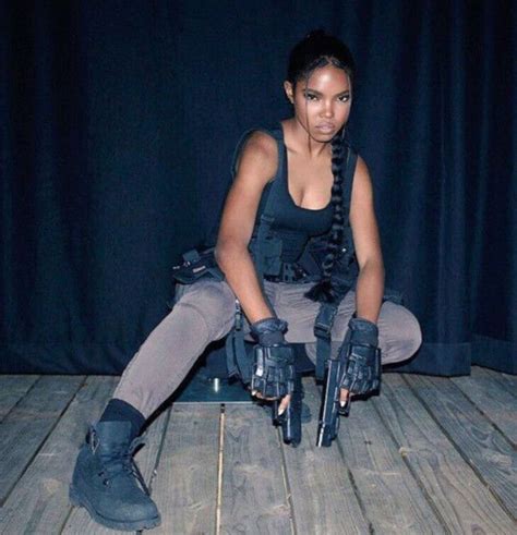 Angelika Grays And Leya Desantis Plays With Veil and Bodyguard Alike