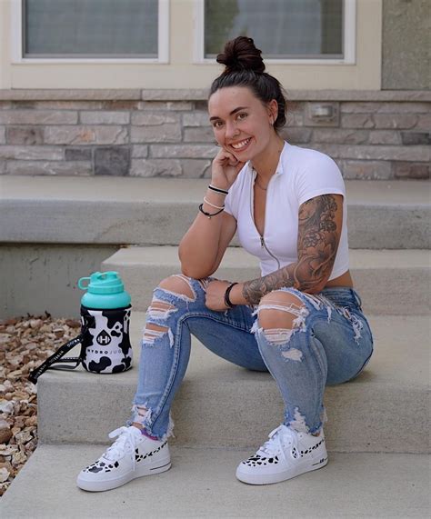 Abby Berner ♥︎ on Instagram: “Always so easy to stay hydrated with carrying my fav @hydrojug 😍 ...