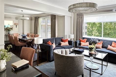 Fully Serviced Three Bed Apartment with Balcony - London