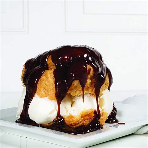 Sanders Hot Fudge Topping Sauce - Milk Chocolate Ice Cream Sundae ...