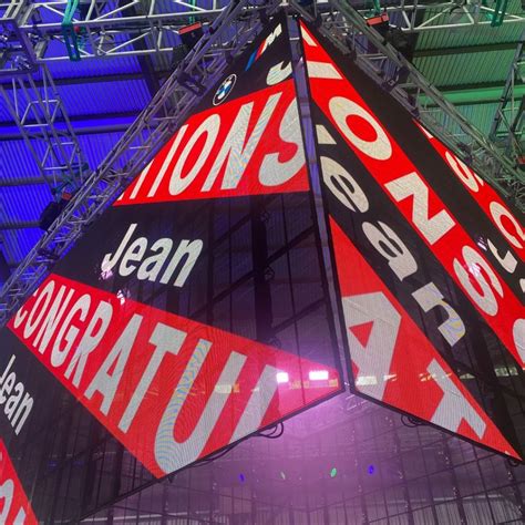 Moving Transparent LED Screen 的图像结果