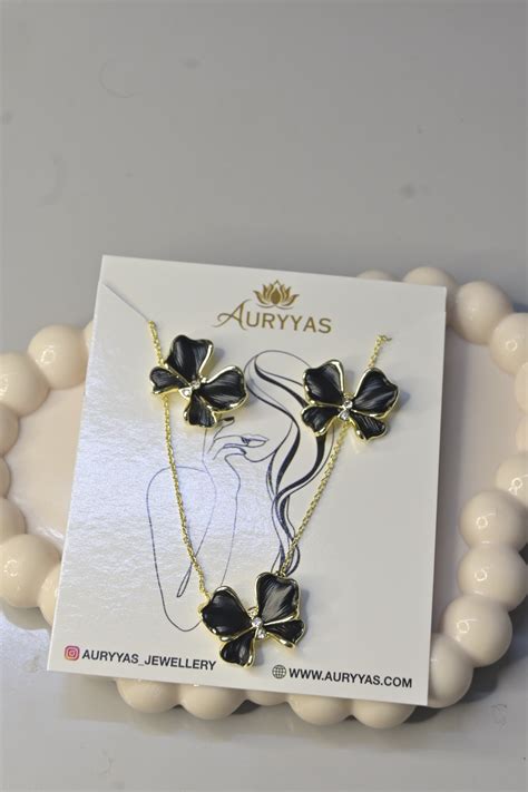 Pendants & Chains – Auryyas Elegance