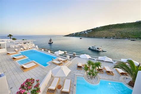Wonderful hotel close to Mykonos town, huge rooms and excellent service ...
