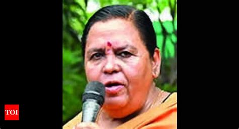 Bharti: Uma Bharti tears banner of liquor shop near temple in Bhopal ...