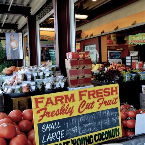 Colourful Local Market 的图像结果