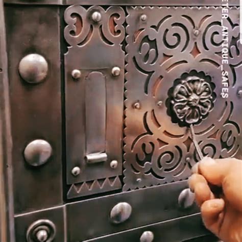 Check out this unique Italian locker or safe, very secure | देखिये ...