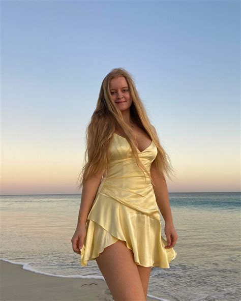 Lucy Steele | a moment for the dress | Instagram