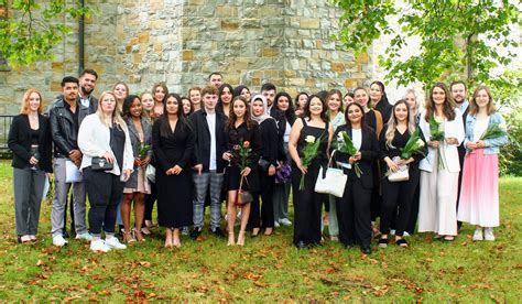 Examen bestanden: 45 neue Gesundheits- und Krankenpfleger erhalten ihre ...