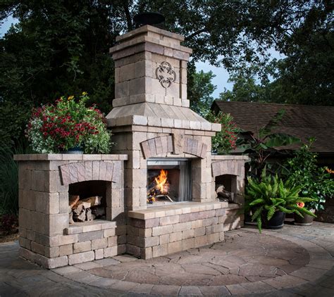 Outdoor Fireplace Design Ideas | Custom Fire Pits & Firepace Designs