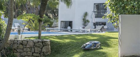 Rasaerba, sui prati italiani il futuro ormai è elettrico