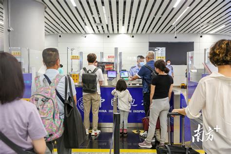 广州白云边检站交出2022年答卷：验放出入境人员近百万人次