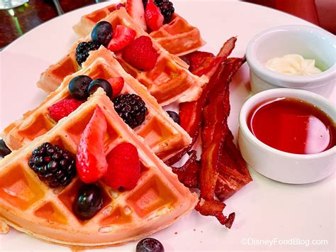 What It's Like To Dine at Disney Aulani's Makahiki Restaurant | the ...