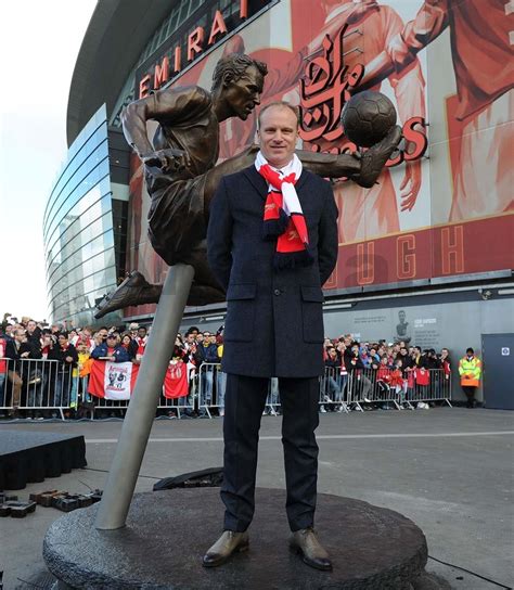 Picture special: Dennis Bergkamp statue | News | Arsenal.com