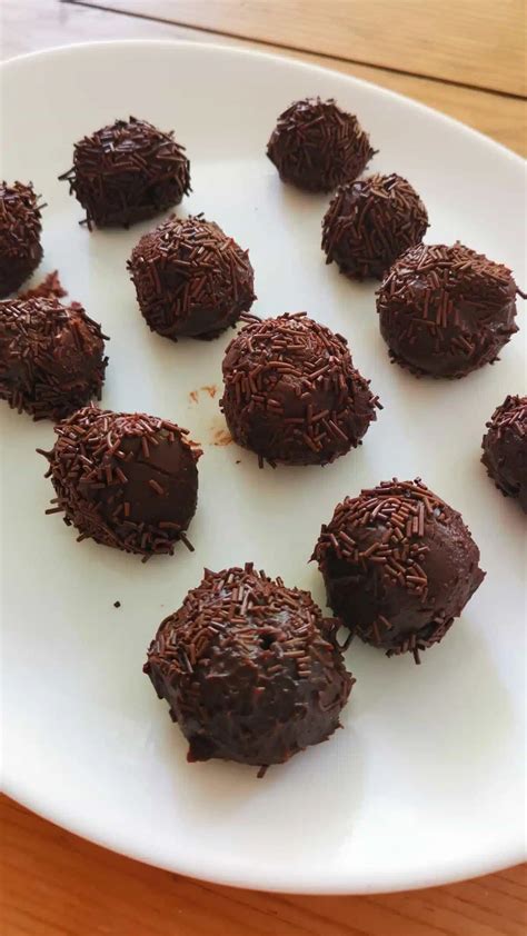 Spanish Trufas de Chocolate Recipe (Chocolate Truffles)
