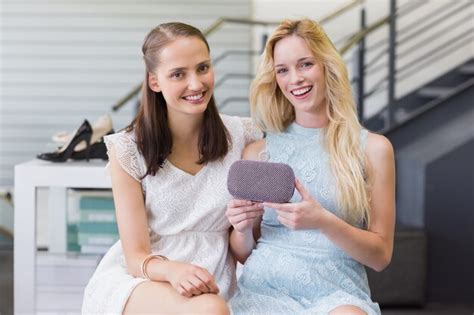Happy women showing a wallet | Premium Photo